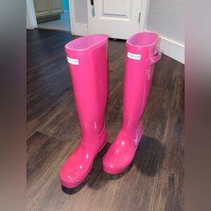Hunter Fuchsia pink Tall rain boots size 8 like new